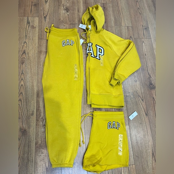 GAP Pants - NWT Gap 3 piece jogger set